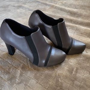 Liz & Co. gray and black stylish heels